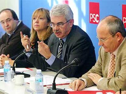 Pasqual Maragall, ayer, entre Miquel Iceta, a la izquierda, Manuela de Madre y José Montilla.