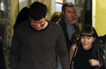 Cepeda y Aitana pasean por las calles de Madrid, la noche del jueves 17 de mayo de 2018.