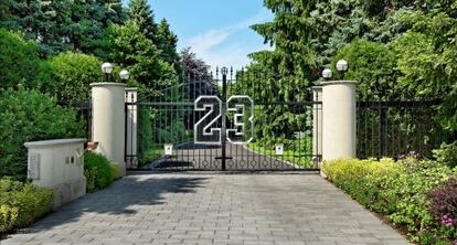 Puerta de entrada con el número 23, el mismo que durante muchos años lució el jugador estrella de los Chicago Bulls.