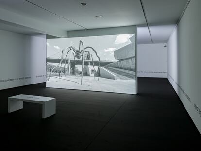 Muntadas: 'La ciudad vacía'. Obra 'Vacuum / Plenum' (2019-2020), en el Museo de Bellas Artes de Bilbao.