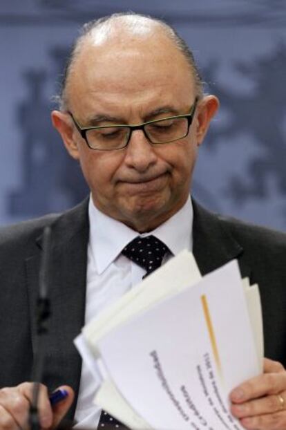 El ministro de Hacienda, Cristóbal Montoro, durante la rueda de prensa posterior al Consejo de Ministros.