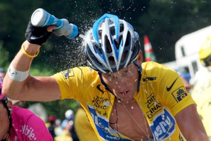 Armstrong durante la ascensión a Saint Lary Soulan en el Tour de 2005.