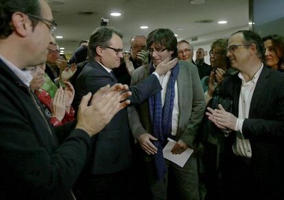 Mas felicita Puigdemont aquest dissabte a la nit.