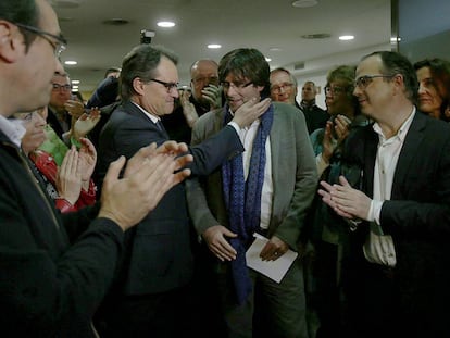 Mas felicita Puigdemont aquest dissabte a la nit.