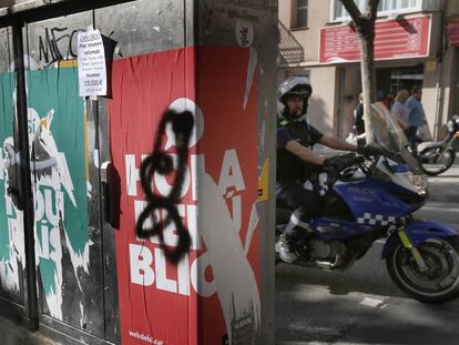 Cartells del referèndum estripats a Sabadell.