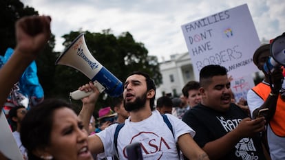 Una protesta pro migrantes frente al Tribunal Supremo, en Washington, en 2017.