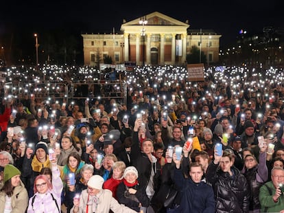 Protesta por el indulto al encubridor de un pederasta, este viernes en la plaza de los Héroes de Budapest.