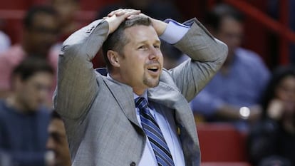 Dave Joerger, en el partido Miami-Memphis.