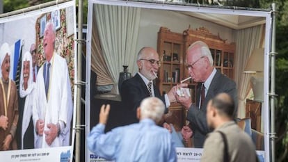 Exposici&oacute;n sobre la vida de Isaac Rabin en una calle de Tel Aviv. 