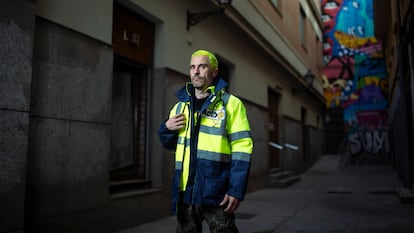 Fernando Caudevilla, 'Doctor X', médico experto en drogas, retratado en el madrileño barrio de Lavapiés, el 24 de abril de 2024.