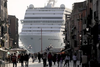 Un crucero de la compa&ntilde;&iacute;a MSC llega a Venecia.