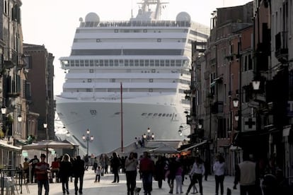 Un crucero de la compañía MSC llega a Venecia.