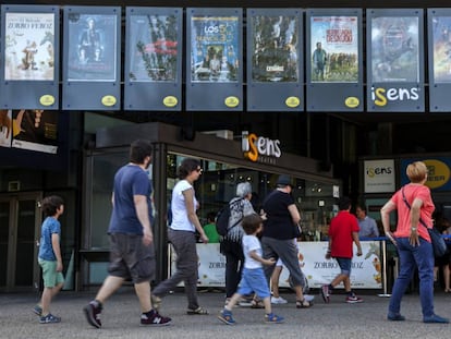 Entrada a un cine madrileño.