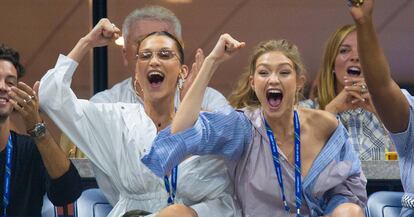 Bella Hadid y Gigi Hadid, en las gradas del US Open.