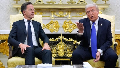 Donald Trump y Mark Rutte se reúnen en el Despacho Oval de la Casa Blanca, el 22 de octubre de 2025.