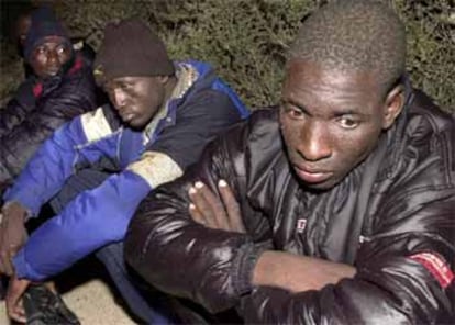 Algunos de los inmigrantes detenidos por la Guardia Civil en Fuerteventura.