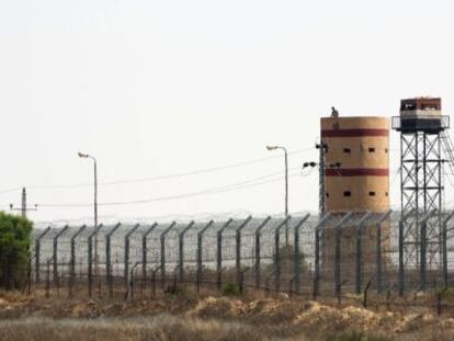 Torre de vigilancia egipcia en la frontera con la franja de Gaza.