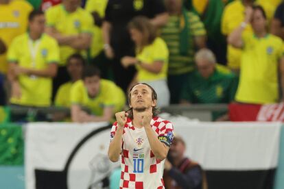 Luka Modric durante el partido entre Brasil y Croacia, el viernes en el estadio Ciudad de la Educación.