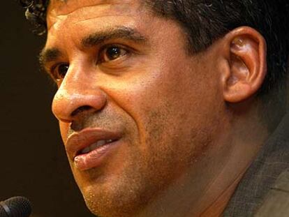 Frank Rijkaard, entrenador del Barcelona, ayer en la conferencia de prensa.