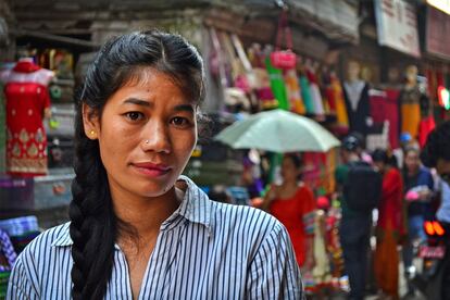 Urmila Chuadhary fue la esclava de un político de Katmandú durante doce años. Ahora estudia para ser abogada.