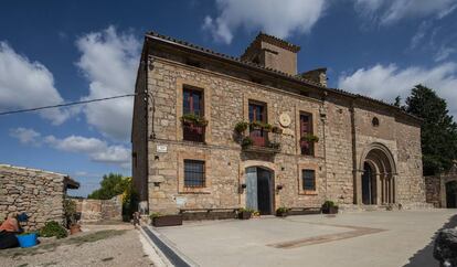 Imagen de este lunes de la iglesia de Sant Pere de Castellfollit del Boix.