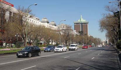 Tráfico en la madrileña Avenida de la Castellana.