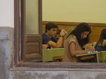 Alumnos en la Universidad de Granada.