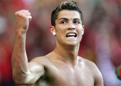 Cristiano Ronaldo celebra su gol, el primero de Portugal.