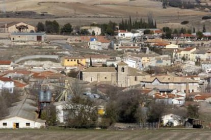 El municipio de Yebra tiene alrededor de 600 habitantes y está próximo a la nuclear de Zorita, cerrada en 2006.