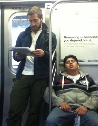 Jake Gyllenhaal.

No sólo visita Huesca, también coge el metro (e inexplicablemente alguien duerme plácidamente a su lado).