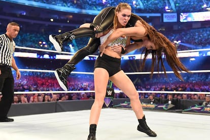 Rousey es la primera mujer en ser considerada una gran superestrella de la WWE.