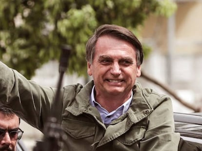 Bolsonaro após votar no Rio de Janeiro neste domingo, 28