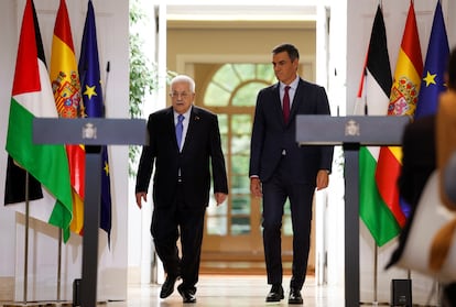 Pedro Sánchez y Mahmoud Abbas, este jueves en La Moncloa. 