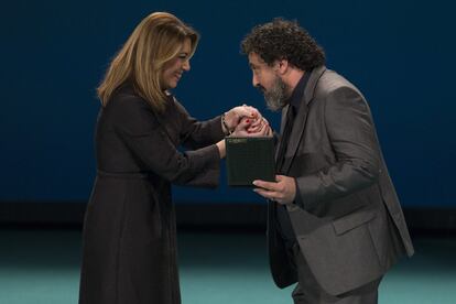 El actor Paco Tous recoge la Medalla de Andalucía.