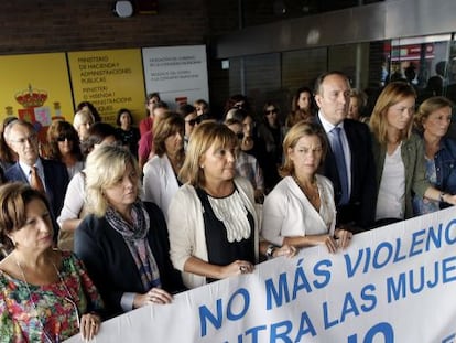 Concentraci&oacute;n ante la Delegaci&oacute;n del Gobierno en repulsa por la muerte de Mar&iacute;a &Aacute;ngeles