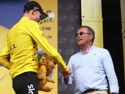 Froome saluda a Hinault despu&eacute;s de una etapa del Tour. 