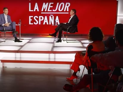 Pedro Sánchez y Luis Planas, este jueves en la sede del PSOE en la madrileña calle de Ferraz.