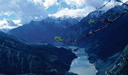 El cañón del río Yarlung Tsangpo discurre entre algunas de las montañas más elevadas del planeta.