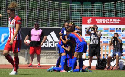Las jugadoras del Barcelona celebran uno de los goles de Jenni Hermoso.