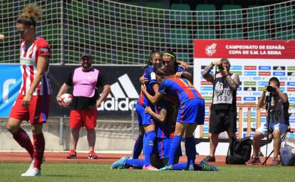 Las jugadoras del Barcelona celebran uno de los goles de Jenni Hermoso. 