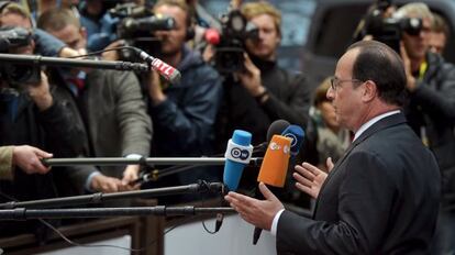 El presidente franc&eacute;s, Fran&ccedil;ois Hollande, atiende a los medios el pasado lunes en Bruselas.
 