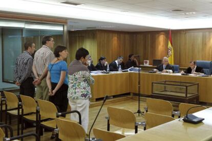 Los miembros de la comparsa 'Txori Barrote' durante el juicio en la Audiencia Nacional, en octubre de 2010.