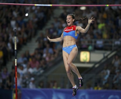 Elena Isinbayeva reacciona tras superar los 4,89 metros, el salto que le ha dado el oro tras no poder ser igualado por la cubana Silva ni la estadounidense Jennifer Suhr, oro en Londres 2012.