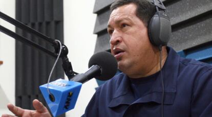 Hugo Chávez, este lunes en los estudios de Radio Nacional de Venezuela en el estreno de su nuevo programa.