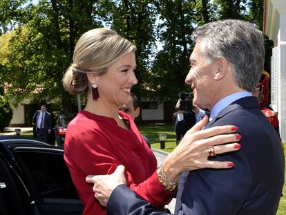 La reina M&aacute;xima de Holanda con Mauricio Macri en la quinta presidencial argentina.