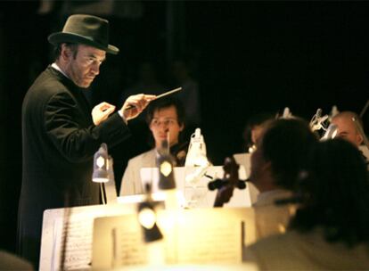 Valeri Gergiev dirige la orquesta del Teatro Marinskii durante la representación de una ópera en Moscú.