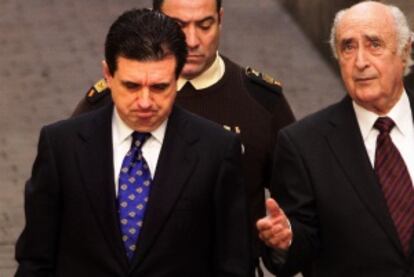Jaume Matas, junto a su abogado el pasado 25 de marzo, antes de declarar por el 'caso Palma Arena'.