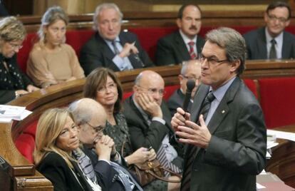 B02. BARCELONA, 02/11/2011.-El presidente de la Generalitat, Artur Mas, durante su respuesta a los portavoces de los distintos grupos parlamentarios en la sesión de control.