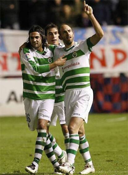 Los jugadores racingistas celebran el gol de Colsa