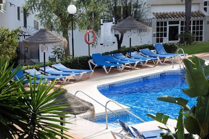 The pool in Mijas where the three family members died.